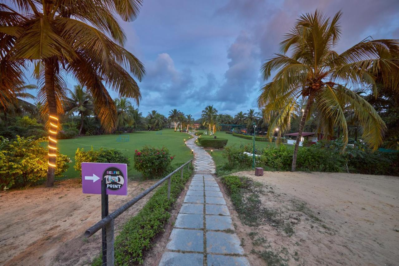 Royal Orchid Beach Resort & Spa, Utorda Beach Goa Kültér fotó